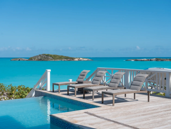 Luxurious Beachfront Villa in Little Exuma - 4-Bedroom Getaway
